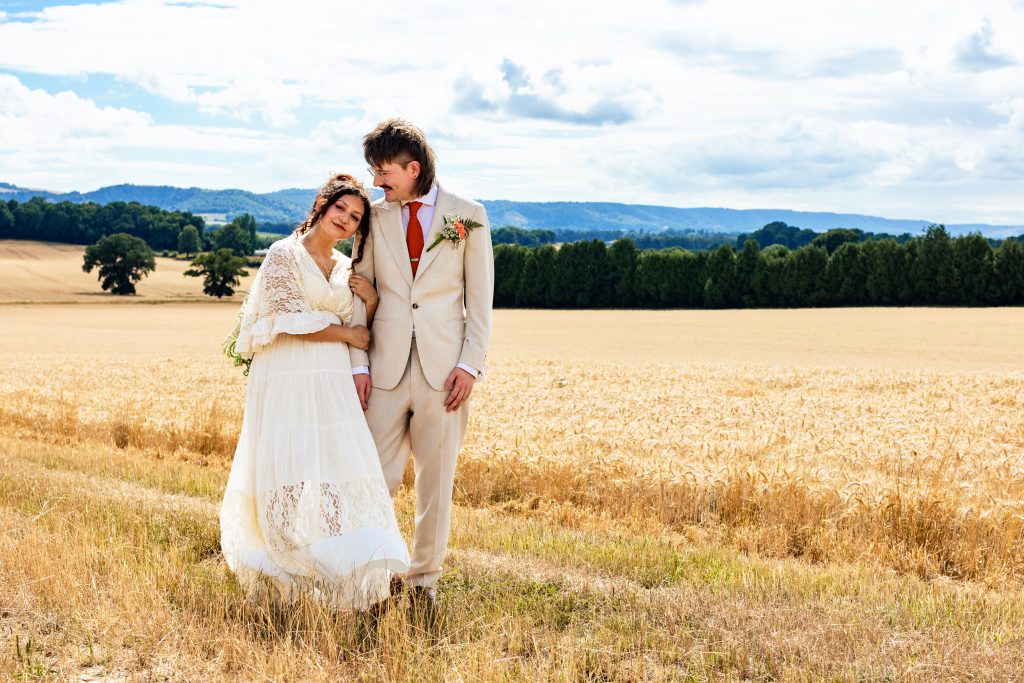 Wedding couple in Fitzleroi Barn